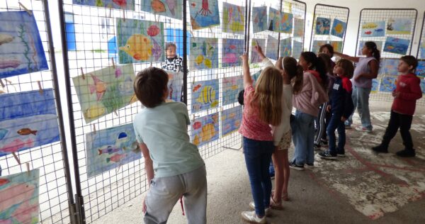 Des ateliers d’aquarelle et une exposition dans les écoles
