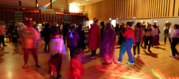 Le bal masqué a rassemblé près de 300 participants